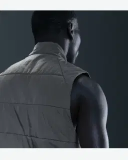 Chaqueta sin mangas con patrón reflectante Nike Therma-Fit Adv Hombre – 2/4